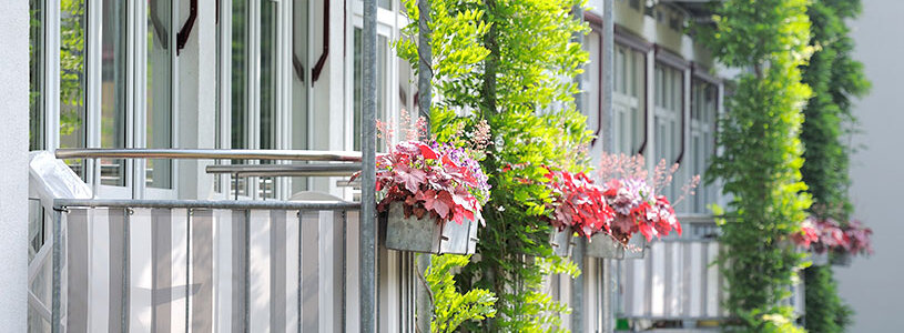 Balkon mit Blumen