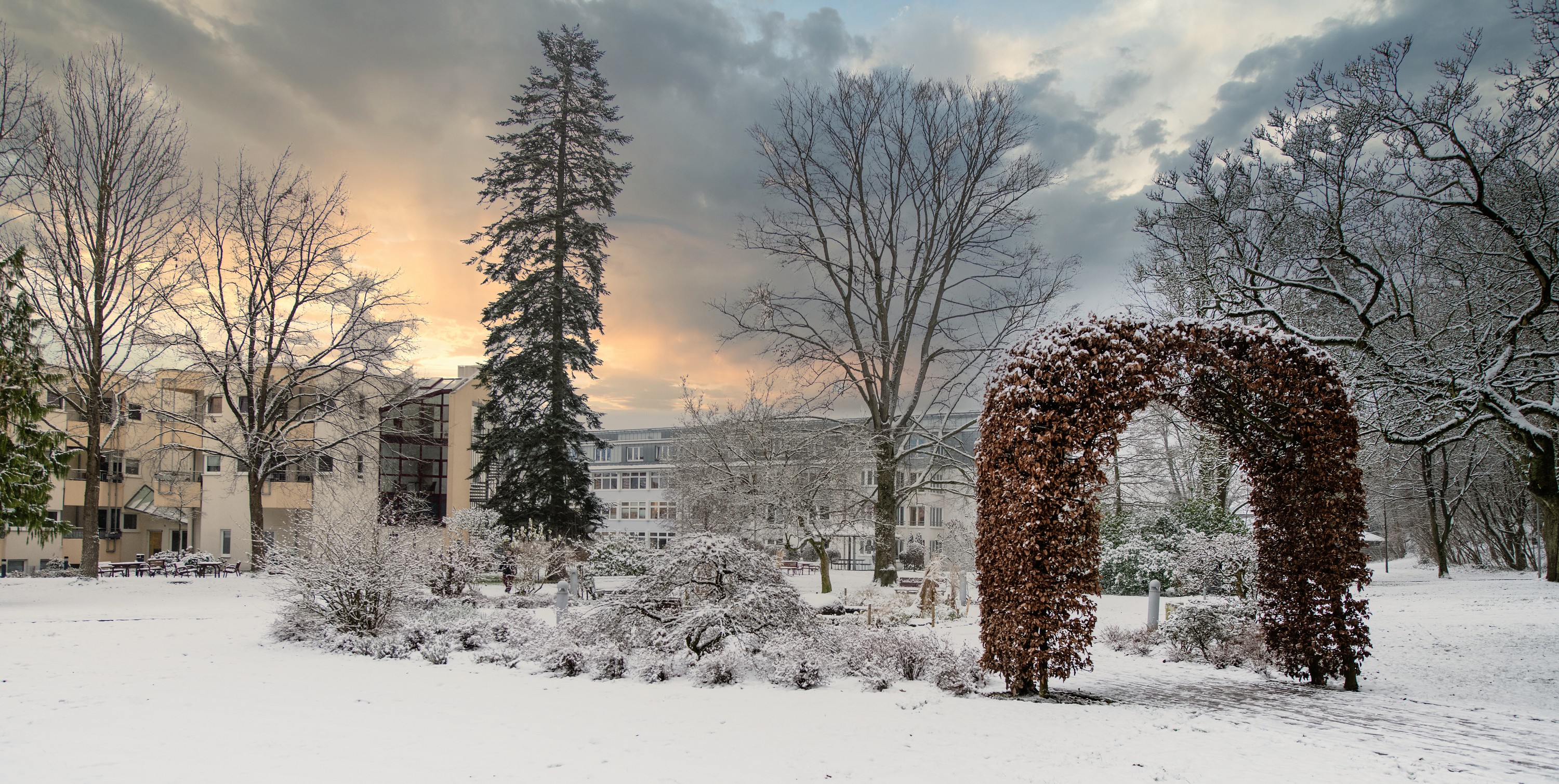 Wunderschön, der Kurpark Hennef im Winter mit Blick auf die Seniorenresidenz Kurhaus am Park